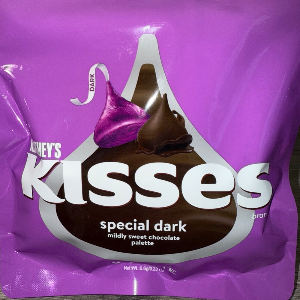 Glamlite x Hershey Kisses Special Dark Chocolate 6 Eyeshadows PURPLE Holiday NEW